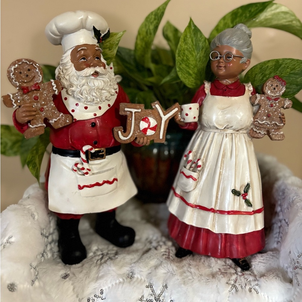 Valerie Parr Hill Santa and Mrs. Claus Set *PLEASE SEE PHOTOS AND DESCRIPTION*